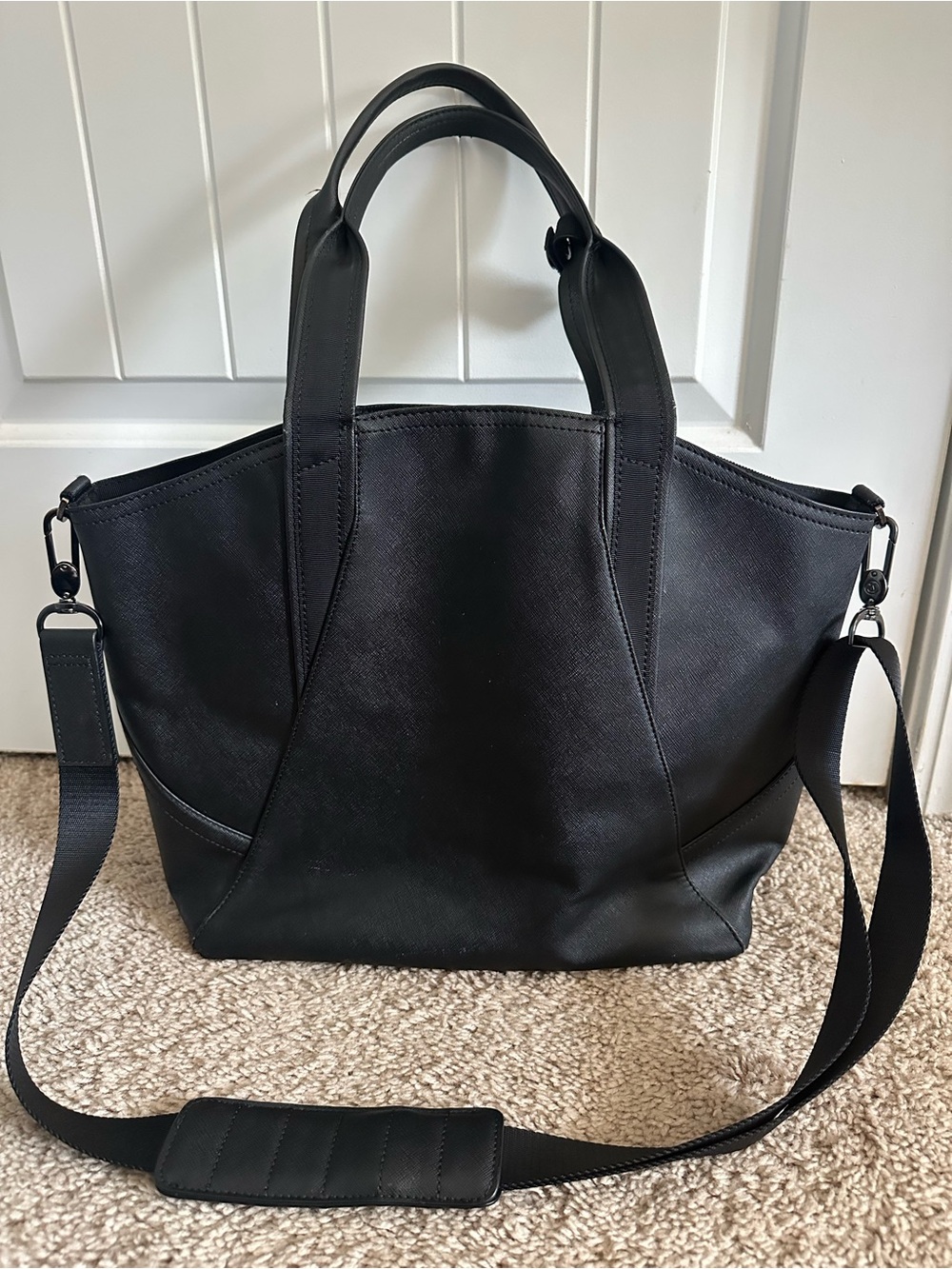 Lululemon All Day Tote Black Crossbody Bag with Strap - Picture 2 of 10